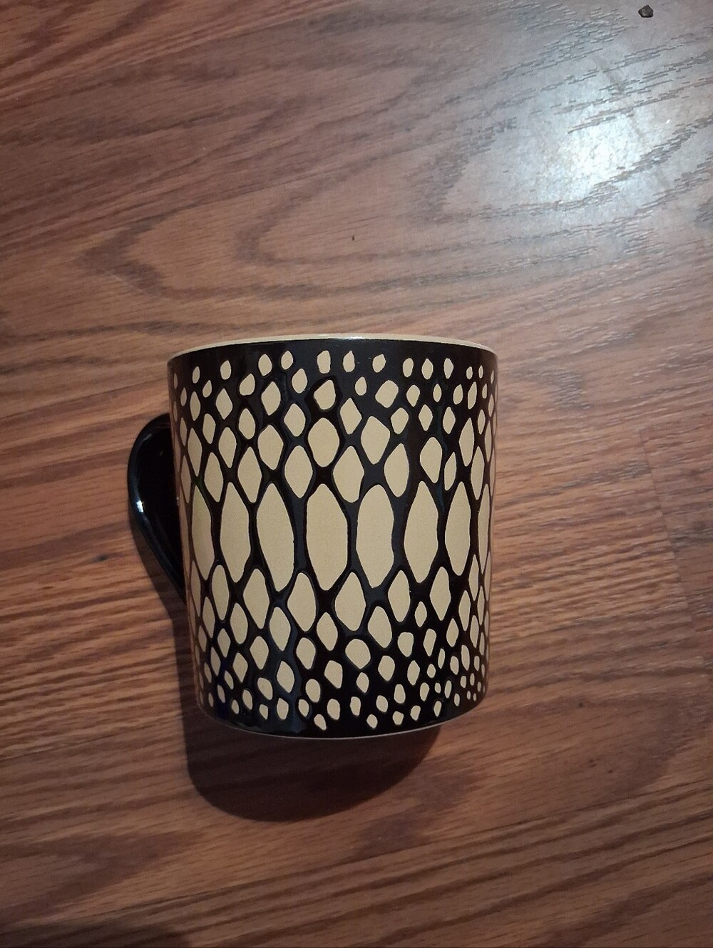 NWT Black & Cream Patterned Ceramic Mug Size 16 oz
